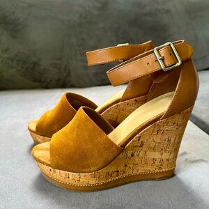 Natural Marc Fisher wedges